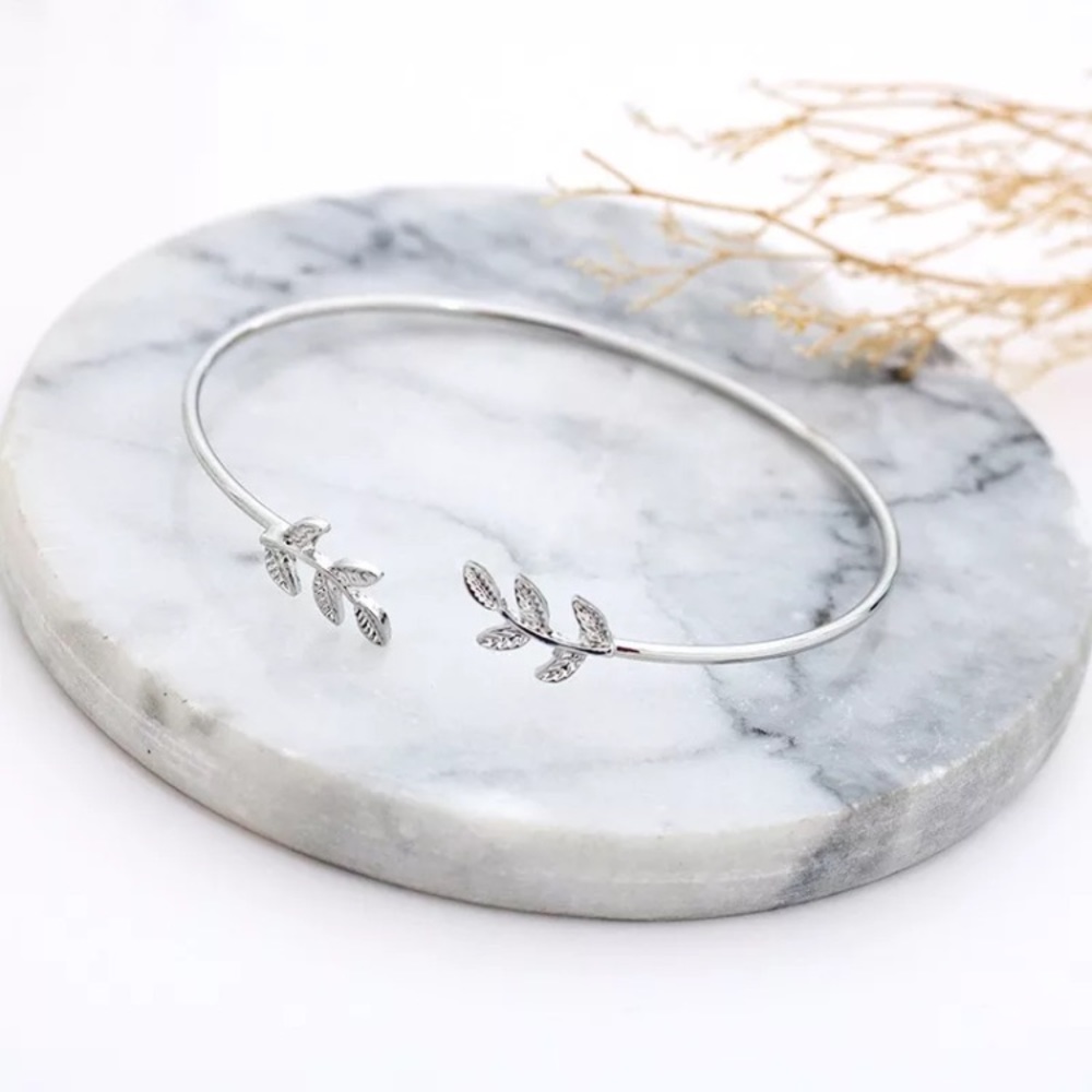 ⚜️[𝟯/$𝟭𝟴]⚜️Leaf Silver Dainty Simple Cuff NEW - Picture 3 of 8